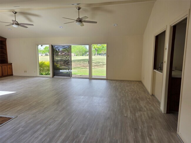 Building Photo - 406 Fox Briar Ln