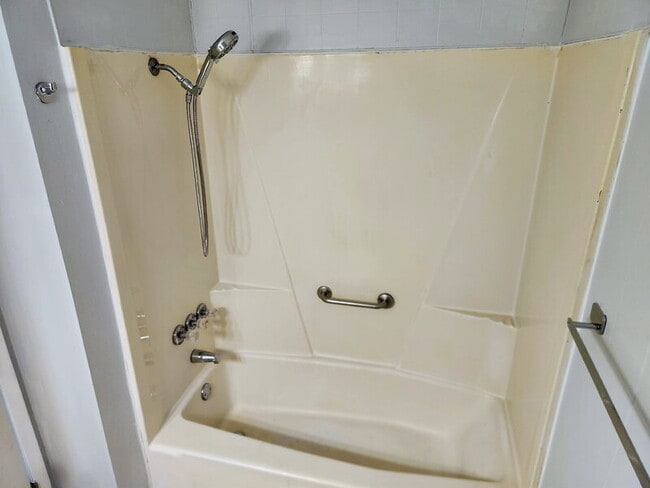 Building Photo - 1627 E Glenwood Dr