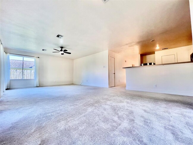 Building Photo - 5015 Summit Lodge Dr