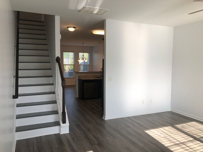 Building Photo - Townhouse for Rent In Wyngate