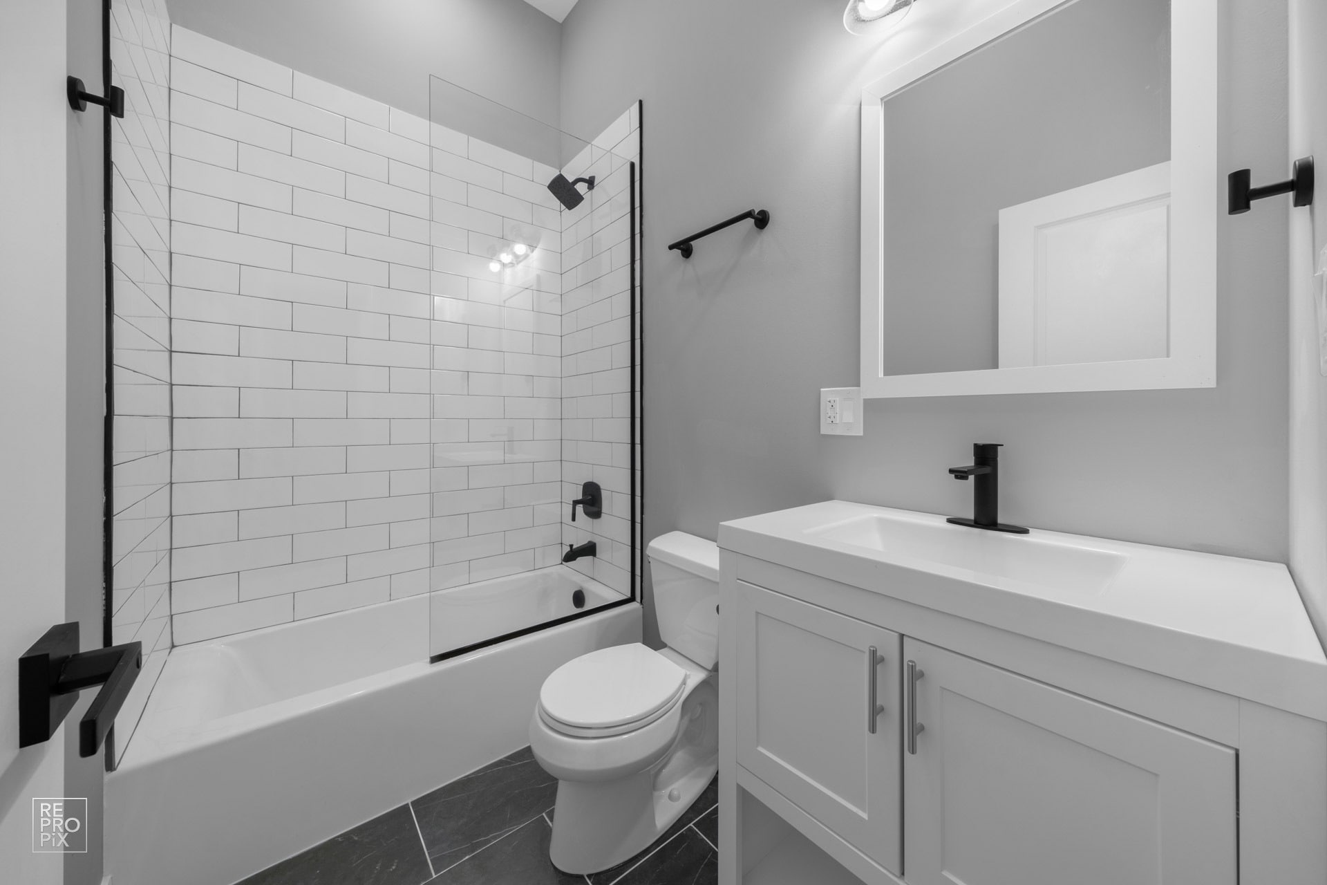 Building Photo - 700 S Loomis St