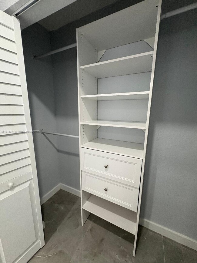 Building Photo - 6865 SW 42nd St