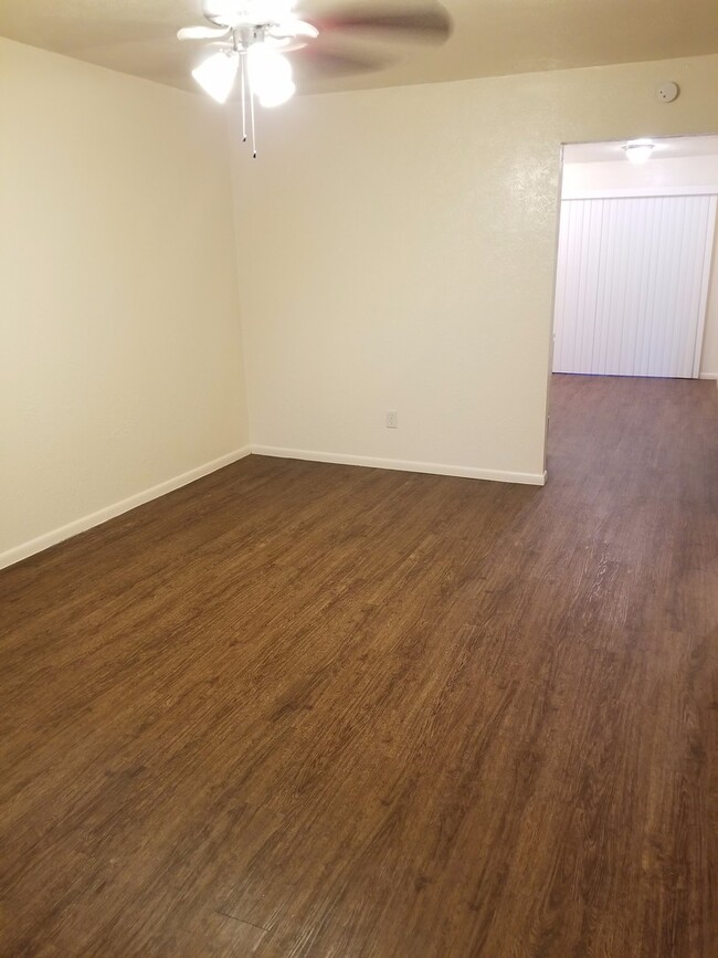 Building Photo - College Station - 2 bedroom / 1 bath Duple...