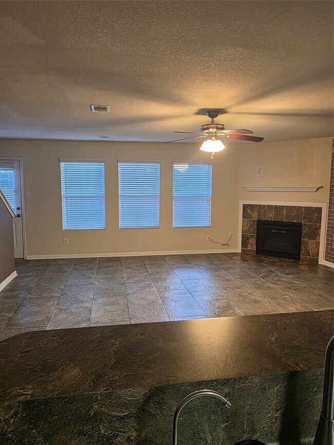 Building Photo - 12418 Greencanyon Dr