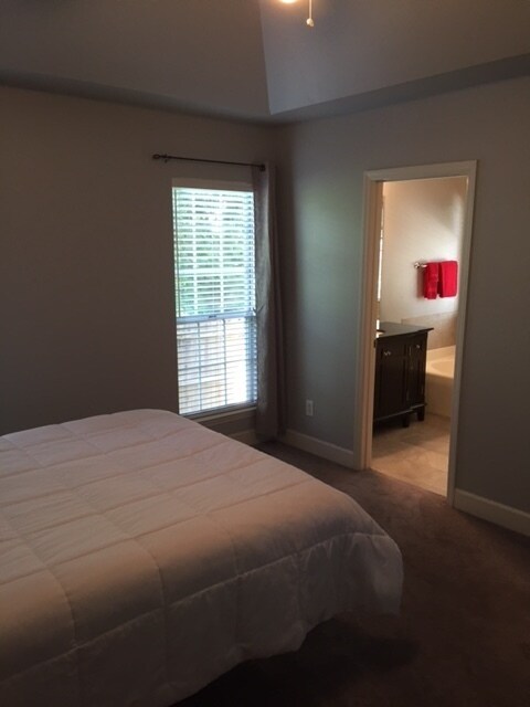 Building Photo - 3 bedroom, 2 bath home in Falcon Creek Subdivision