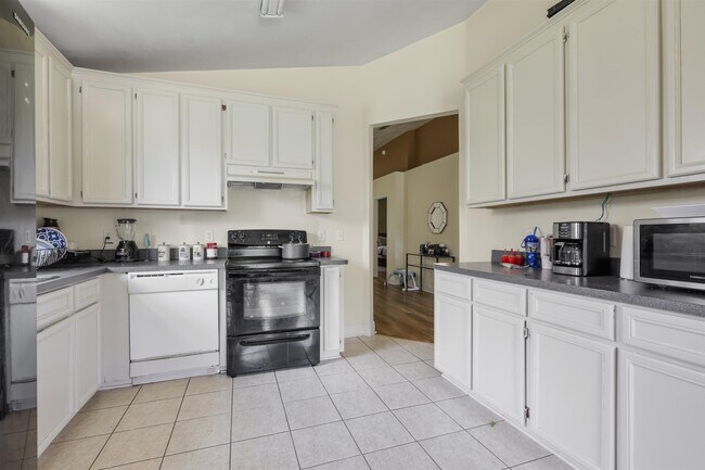 Building Photo - 1583 Applewood Way