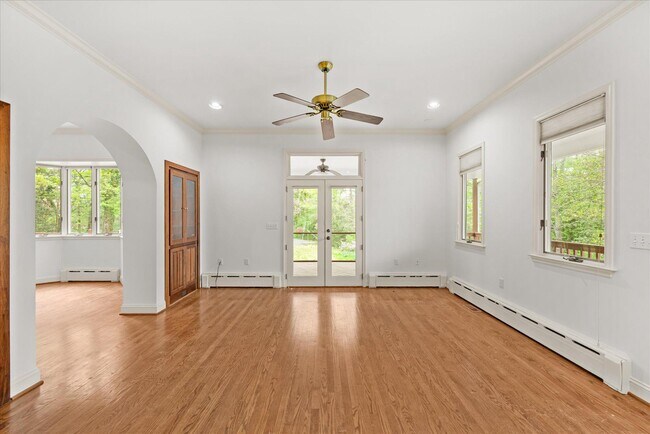 Building Photo - 6013 Selvyn Rd