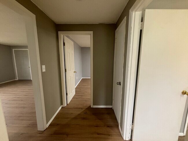 Building Photo - 9B White Oak Rd