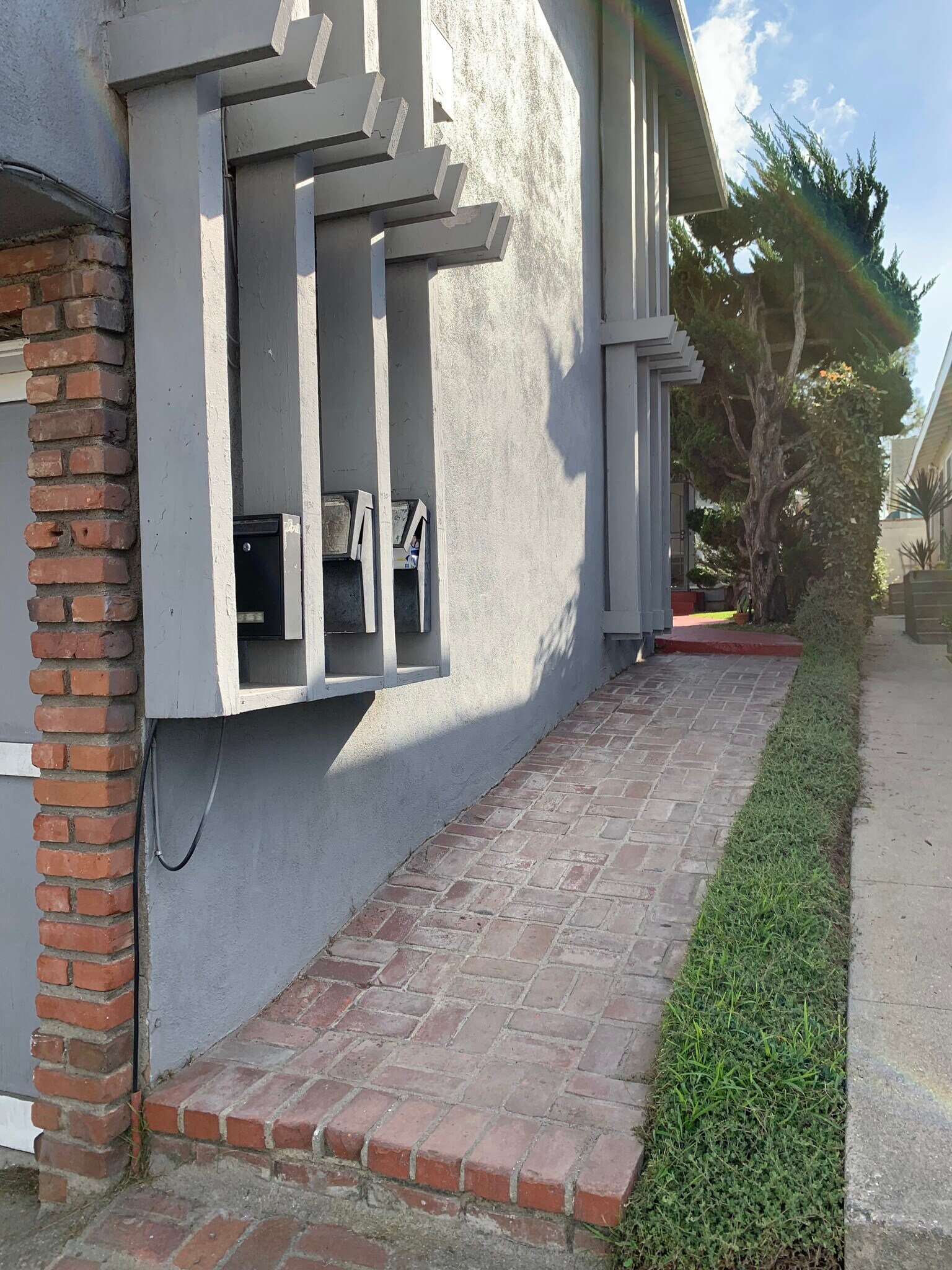 Building Photo - 1430 Manhattan Beach Blvd