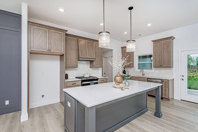 Building Photo - 4600 Chambers Bay Dr