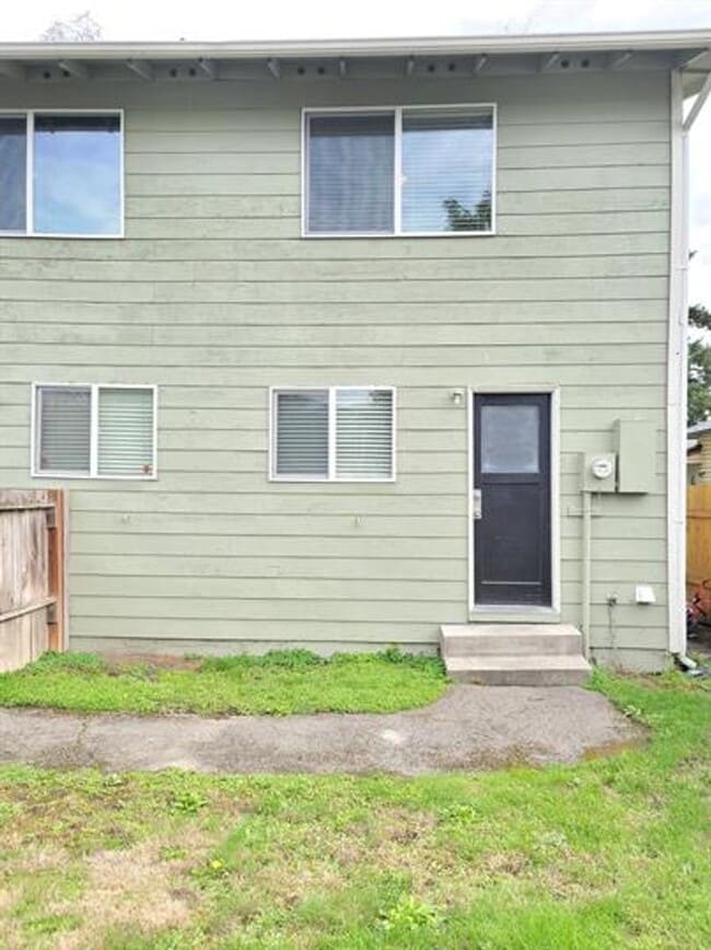 Building Photo - Auburn Triplex