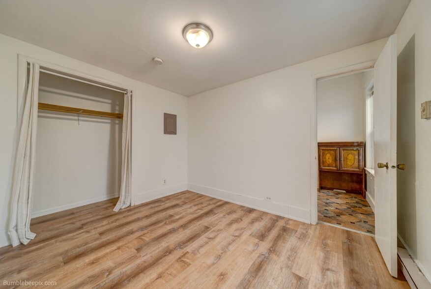 Building Photo - 802 Pine St