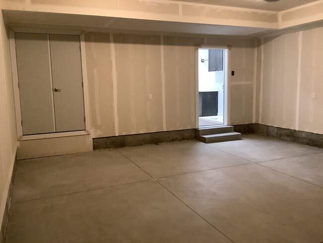 Building Photo - MOVE IN SPECIAL-$500 OFF FIRST MONTHS RENT...