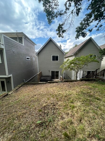 Building Photo - 560 Empress Ave