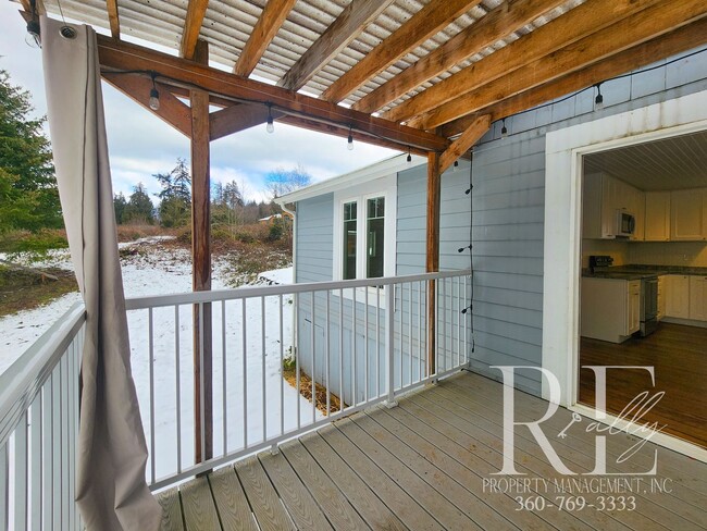 Building Photo - Charming 2-Bed Retreat with Hood Canal Vie...