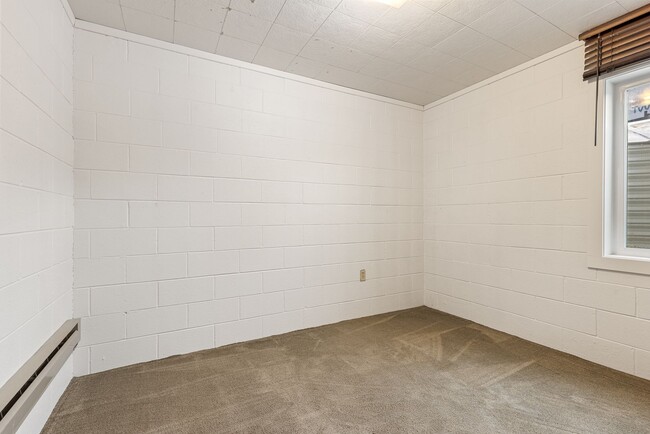 Building Photo - 9 Big Horn Dr