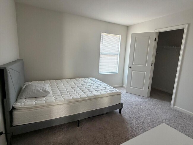 Building Photo - 620 Tudor St