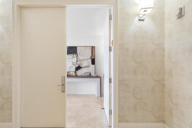 Building Photo - 20201 E Country Club Dr