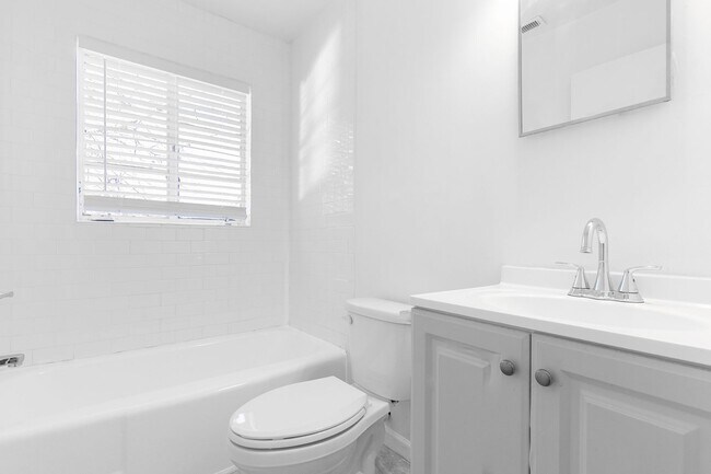 Building Photo - Gean Rise - 1 Bedroom / 1 Bathroom with Balcony/Porch