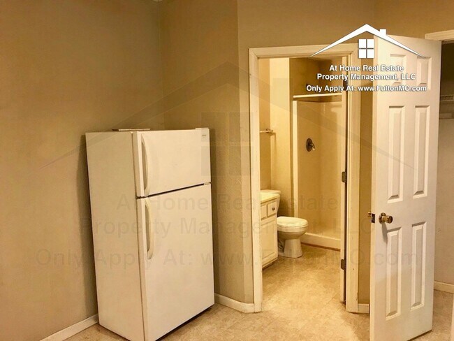 Building Photo - 808 Center St