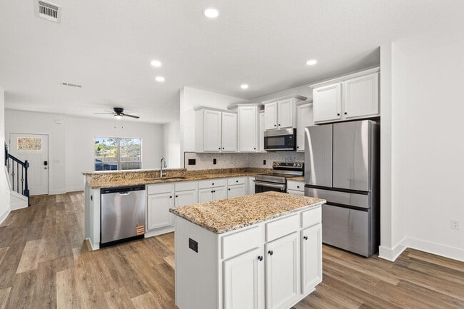 Building Photo - 140 Kinley Ave