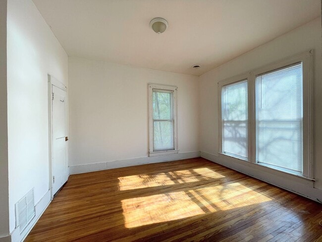 Building Photo - 120 W 10th Ave