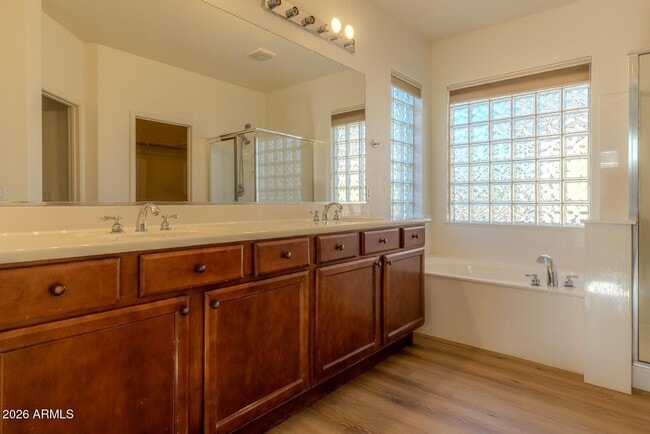 Building Photo - 2051 E Carla Vista Dr