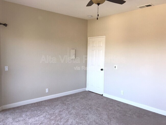 Building Photo - 1510 Calle Devanar
