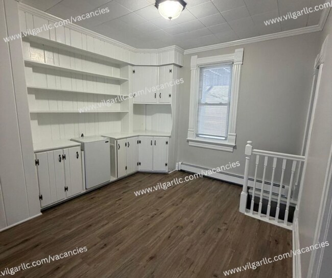 Building Photo - 136 Matteson St