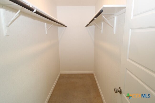 Building Photo - 106 Lost Trl