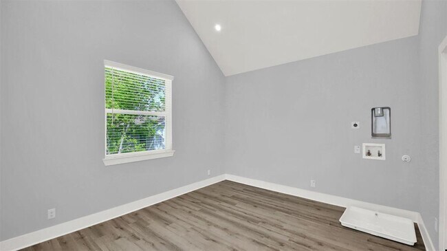 Building Photo - 7204 Meador Ave