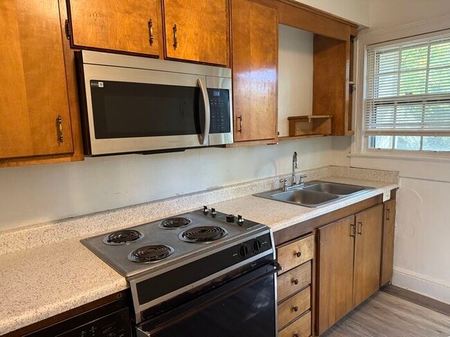 Building Photo - 527 Poplar St