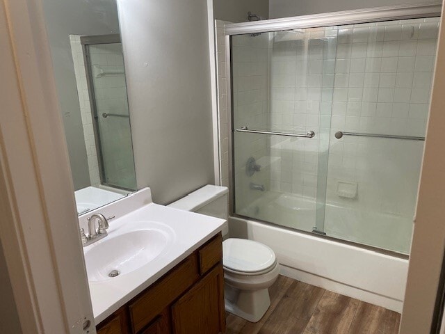 Guest bathroom w tub & shower - 460 Lakeview Dr