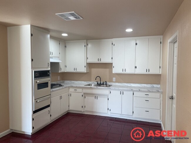 Building Photo - Charming 3 Bedroom in Delano!