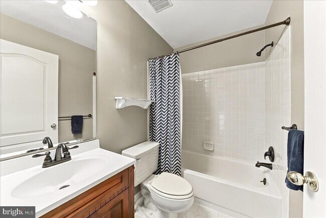 Building Photo - 400 Wooded Way