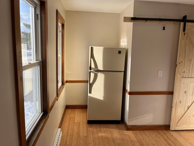 Building Photo - Sunny One Bedroom One Bath Apartment in a ...