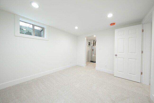 Building Photo - 2527 NE 110th St