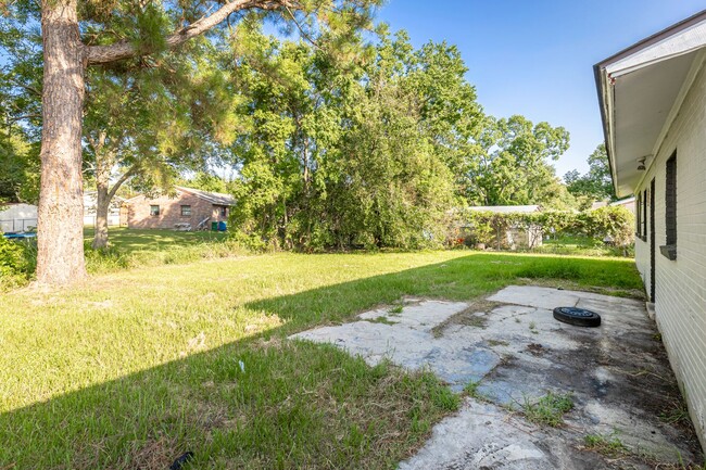 Building Photo - Cute 3 Bedroom Rental