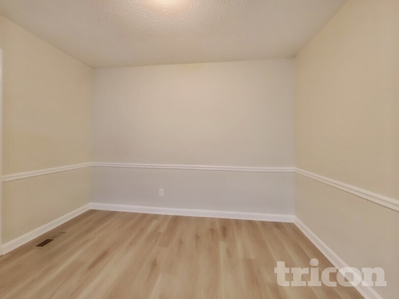 Building Photo - 4211 Clearview Dr