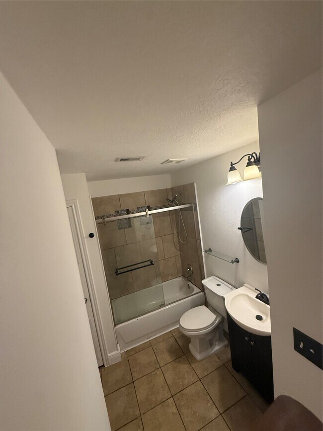 Building Photo - 919 Lovett St