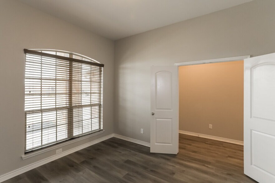 Building Photo - 9221 Barbara Dr