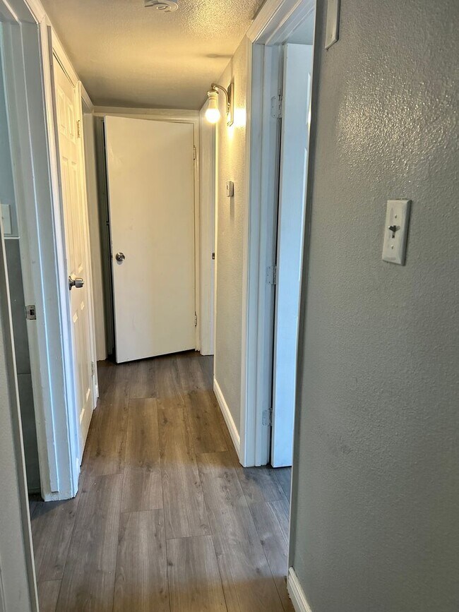 Building Photo - Single Family Home