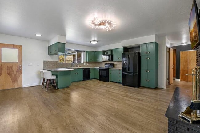 Primary Photo - 216 Diana Dr