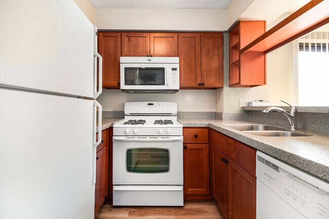 Building Photo - 225 Briarcrest Dr