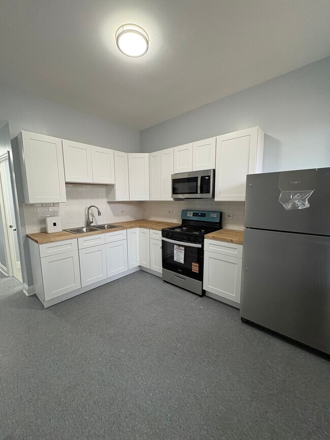 Building Photo - 6433 S Vernon Ave