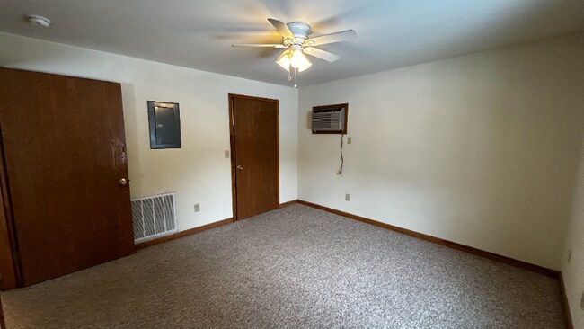 Building Photo - 916 Kings Rd