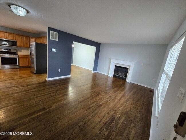 Building Photo - 18 4th Ave