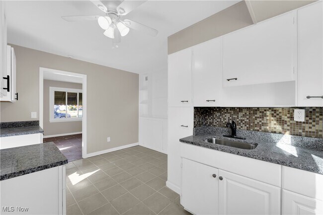 Building Photo - 23198 Gay St