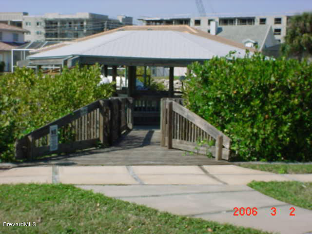 Building Photo - 300 Columbia Dr