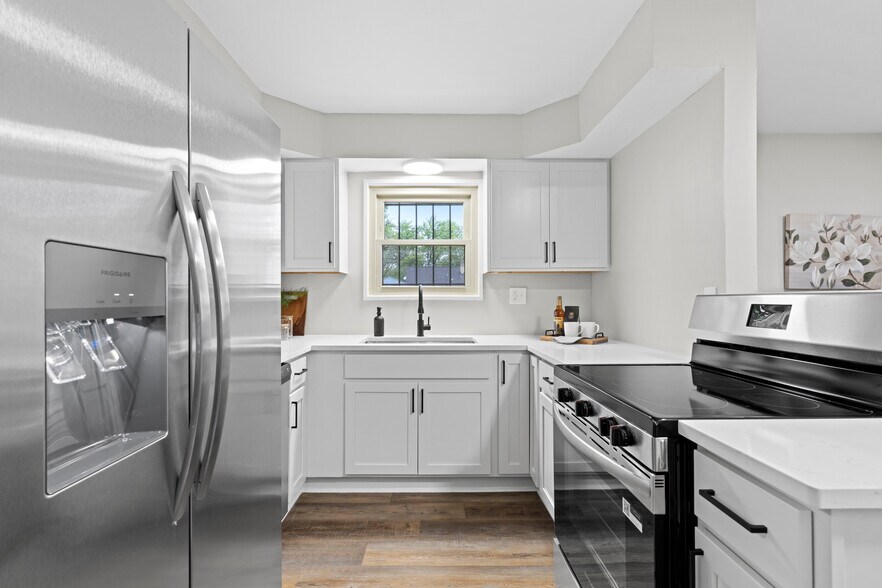 Building Photo - 986 Loretta Ave